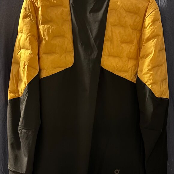 LAST ONE LEFT! Pre-season pricing, On Running Climate Jacket🧥🧥 - Picture 4 of 7